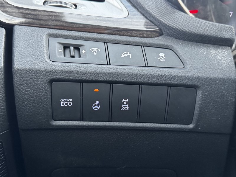 2015 Hyundai Santa Fe Sport Premium**AWD**Jamais Accidente**SIEGES CHAUFFNATS AVANT ET ARRIERE**VOLANT CHAUFFNATS**MAGS** Main Image