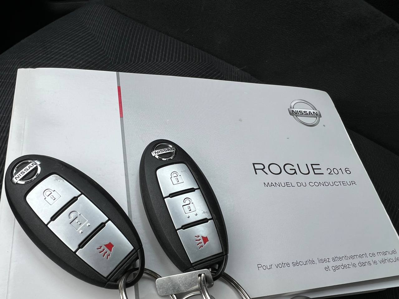 2016 Nissan Rogue SV**AWD**Jamais Accidente**Toit Ouvrant Panoramique**CAMERA DE RECULE**SIEGES CHAUFFNATS**MAGS**Un Proprietaire** Main Image