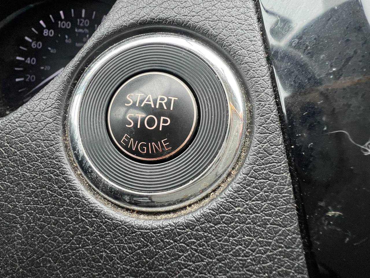 2016 Nissan Rogue SV**AWD**Jamais Accidente**Toit Ouvrant Panoramique**CAMERA DE RECULE**SIEGES CHAUFFNATS**MAGS**Un Proprietaire** Main Image