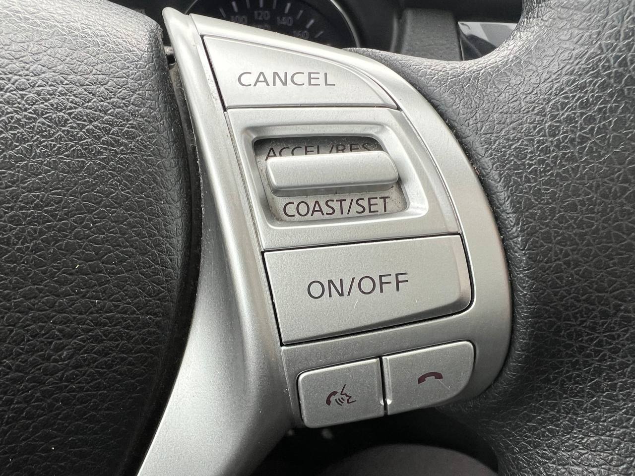 2016 Nissan Rogue SV**AWD**Jamais Accidente**Toit Ouvrant Panoramique**CAMERA DE RECULE**SIEGES CHAUFFNATS**MAGS**Un Proprietaire** Main Image