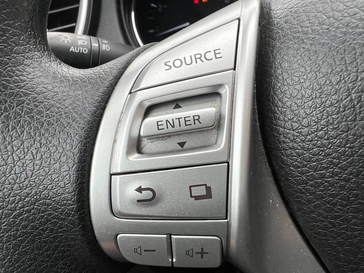 2016 Nissan Rogue SV**AWD**Jamais Accidente**Toit Ouvrant Panoramique**CAMERA DE RECULE**SIEGES CHAUFFNATS**MAGS**Un Proprietaire** Main Image