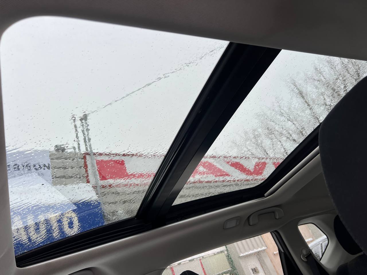 2016 Nissan Rogue SV**AWD**Jamais Accidente**Toit Ouvrant Panoramique**CAMERA DE RECULE**SIEGES CHAUFFNATS**MAGS**Un Proprietaire** Main Image