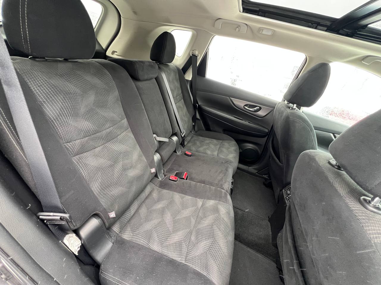 2016 Nissan Rogue SV**AWD**Jamais Accidente**Toit Ouvrant Panoramique**CAMERA DE RECULE**SIEGES CHAUFFNATS**MAGS**Un Proprietaire** Main Image