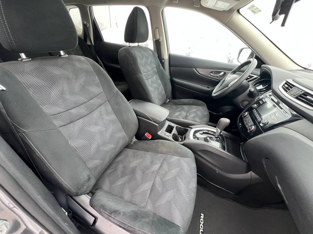 2016 Nissan Rogue SV**AWD**Jamais Accidente**Toit Ouvrant Panoramique**CAMERA DE RECULE**SIEGES CHAUFFNATS**MAGS**Un Proprietaire** Main Image