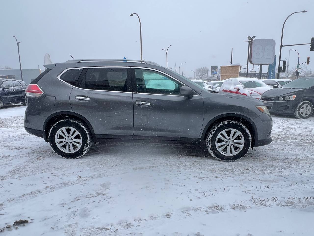 2016 Nissan Rogue SV**AWD**Jamais Accidente**Toit Ouvrant Panoramique**CAMERA DE RECULE**SIEGES CHAUFFNATS**MAGS**Un Proprietaire** Main Image