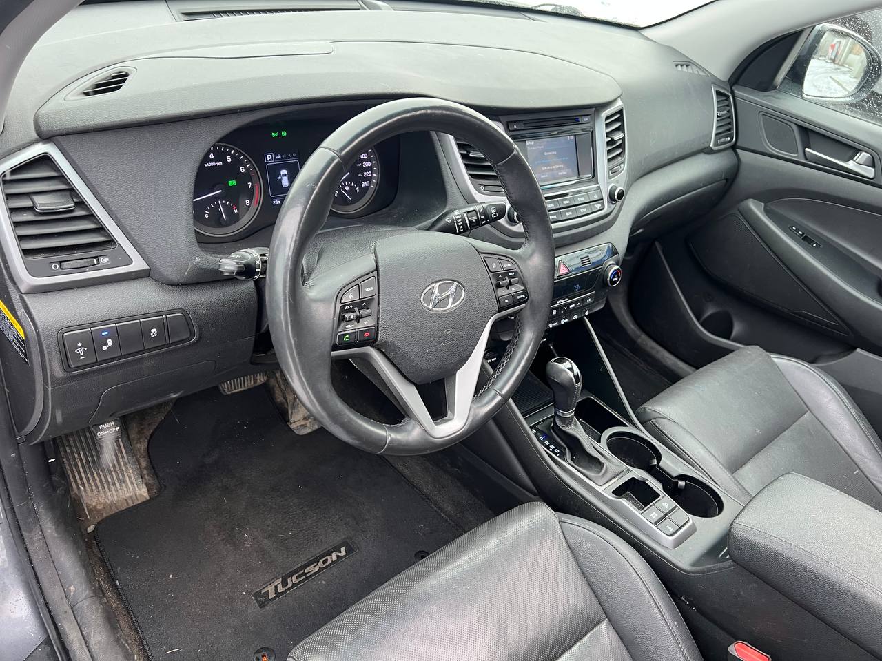 2017 Hyundai Tucson LIMITEE**JAMAIS ACCIDENTEE**CERTIFIEE SAAQ**AWD**TOIT OUVRANT PANORAMIQUE**SIEGES CHAUFFANTS AVANT ET ARRIÈRE**SIEGES EN CUIR**Alerte d’angle mort**VOLANT CHAUFFANT**Mags** Main Image