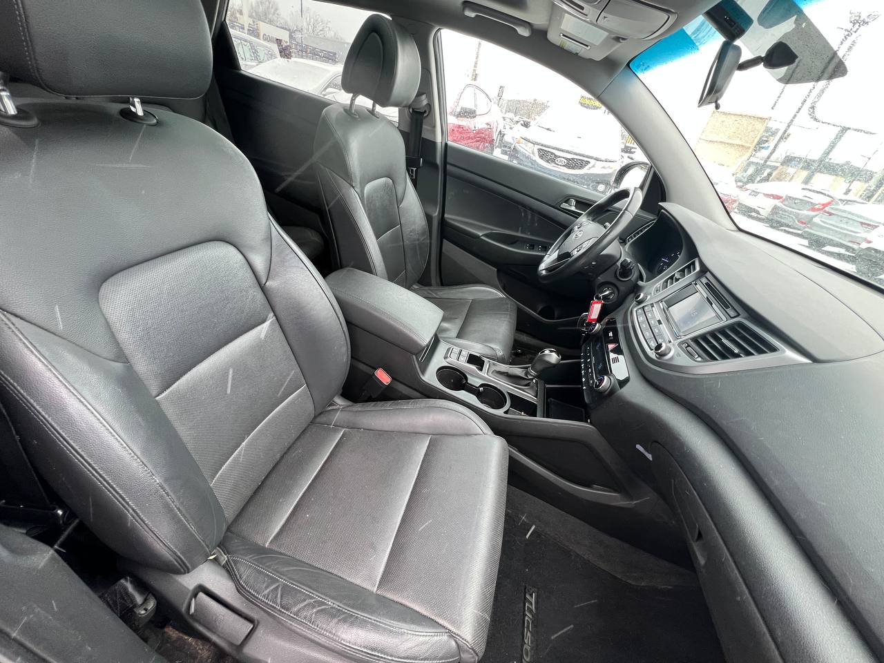 2017 Hyundai Tucson LIMITEE**JAMAIS ACCIDENTEE**CERTIFIEE SAAQ**AWD**TOIT OUVRANT PANORAMIQUE**SIEGES CHAUFFANTS AVANT ET ARRIÈRE**SIEGES EN CUIR**Alerte d’angle mort**VOLANT CHAUFFANT**Mags** Main Image