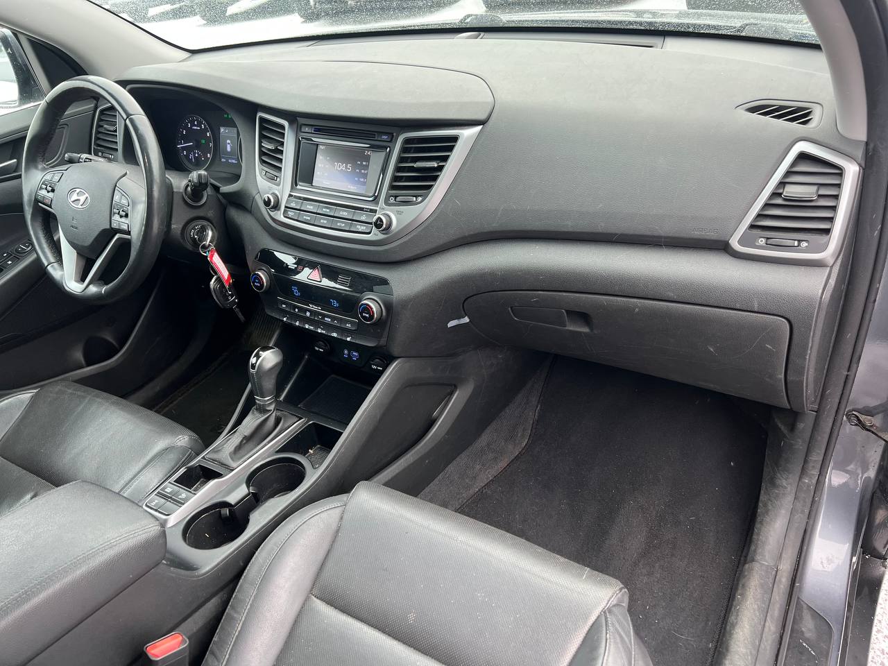 2017 Hyundai Tucson LIMITEE**JAMAIS ACCIDENTEE**CERTIFIEE SAAQ**AWD**TOIT OUVRANT PANORAMIQUE**SIEGES CHAUFFANTS AVANT ET ARRIÈRE**SIEGES EN CUIR**Alerte d’angle mort**VOLANT CHAUFFANT**Mags** Main Image