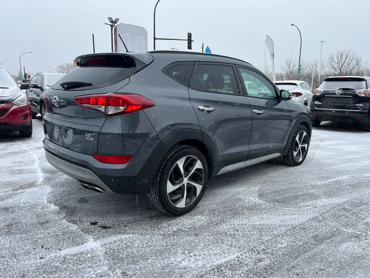 2017 Hyundai Tucson LIMITEE**JAMAIS ACCIDENTEE**CERTIFIEE SAAQ**AWD**TOIT OUVRANT PANORAMIQUE**SIEGES CHAUFFANTS AVANT ET ARRIÈRE**SIEGES EN CUIR**Alerte d’angle mort**VOLANT CHAUFFANT**Mags** Main Image