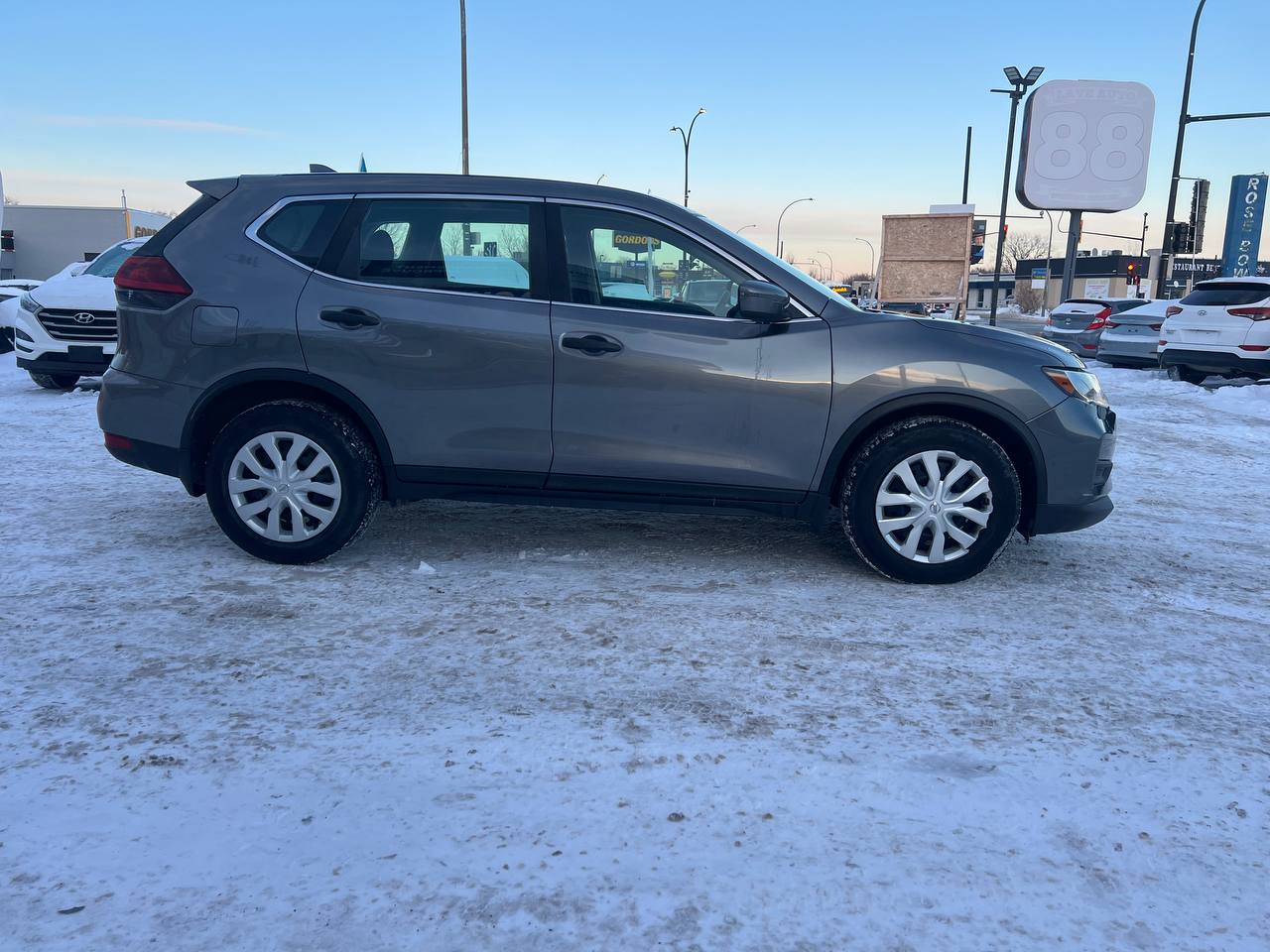 2018 Nissan Rogue S**CAMERA DE RECUL**SIEGES CHAUFFANTS**Alerte d’angle mort** Image principale