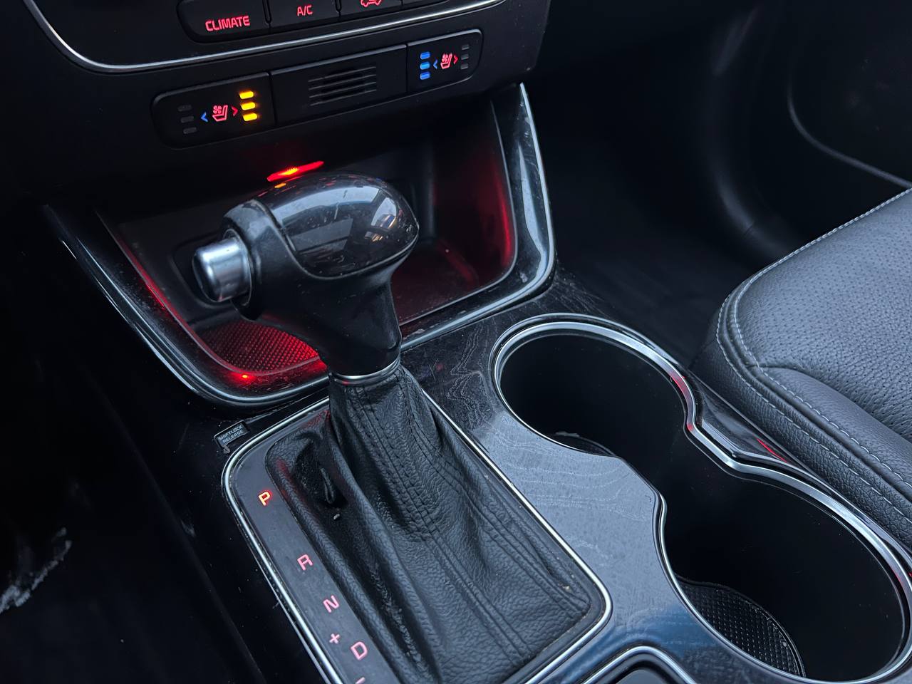 2014 Kia Sorento SX**JAMAIS ACCIDENTEE**AWD**TOIT OUVRANT PANAROMIQUE**CAMERA DE RECULE**NAVI**SIEGES EN CUIR**SIEGES CHAUFFANTS AVANT ET ARRIERE**SiÈge VentilÉ**VOLANT CHAUFFANT**Alerte d’angle mort** Main Image