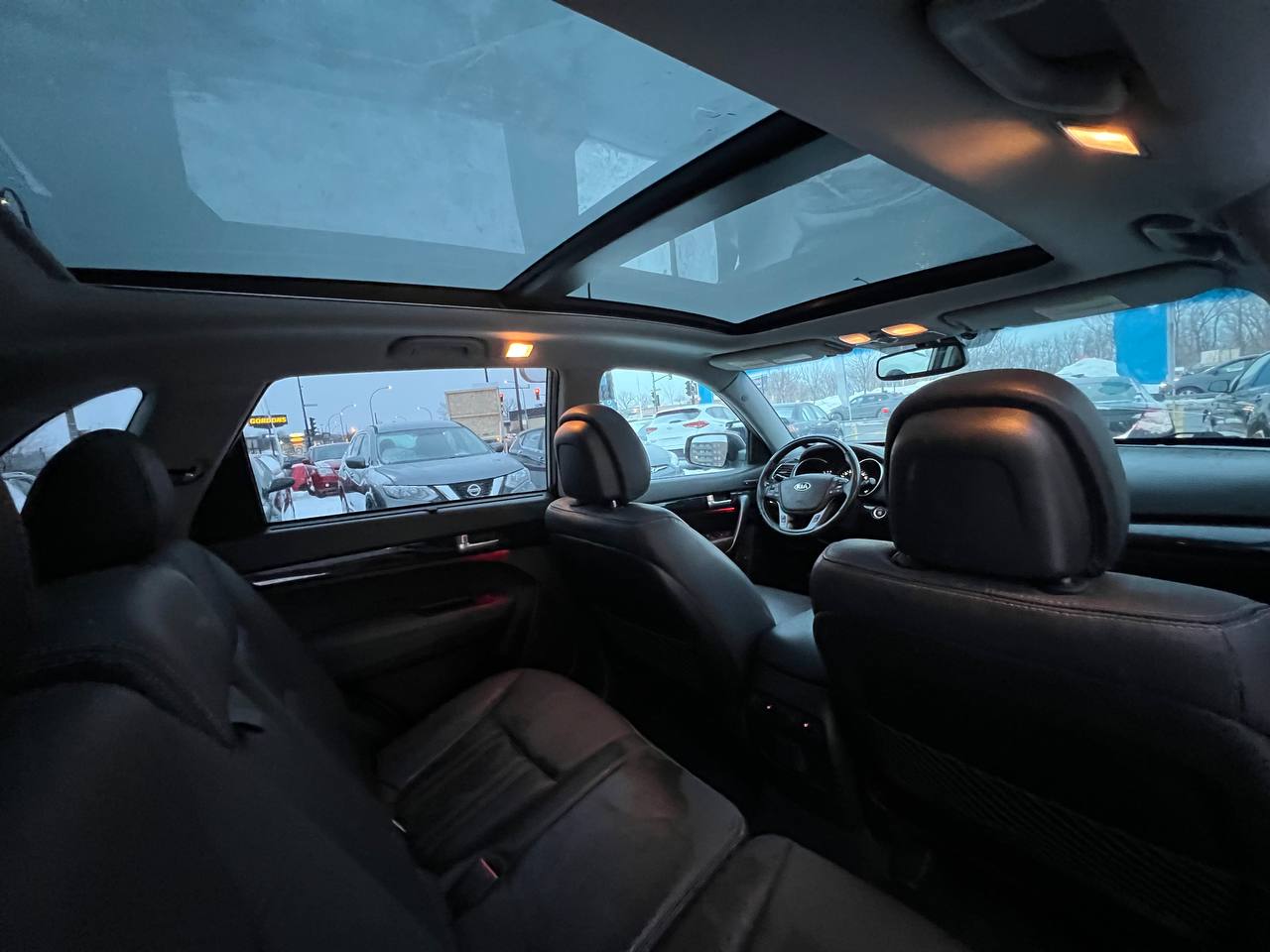 2014 Kia Sorento SX**JAMAIS ACCIDENTEE**AWD**TOIT OUVRANT PANAROMIQUE**CAMERA DE RECULE**NAVI**SIEGES EN CUIR**SIEGES CHAUFFANTS AVANT ET ARRIERE**SiÈge VentilÉ**VOLANT CHAUFFANT**Alerte d’angle mort** Main Image