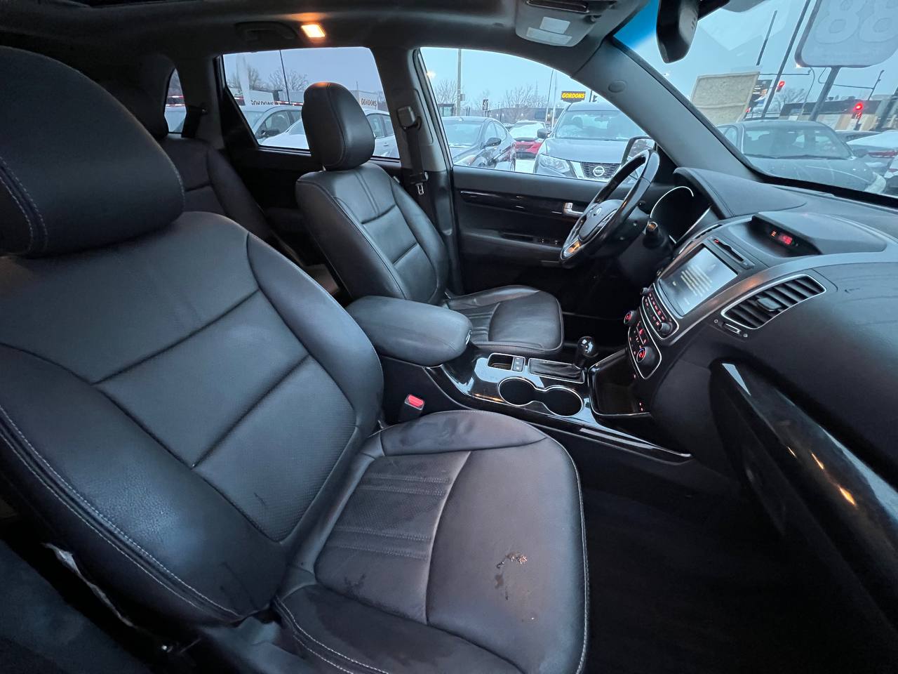 2014 Kia Sorento SX**JAMAIS ACCIDENTEE**AWD**TOIT OUVRANT PANAROMIQUE**CAMERA DE RECULE**NAVI**SIEGES EN CUIR**SIEGES CHAUFFANTS AVANT ET ARRIERE**SiÈge VentilÉ**VOLANT CHAUFFANT**Alerte d’angle mort** Main Image