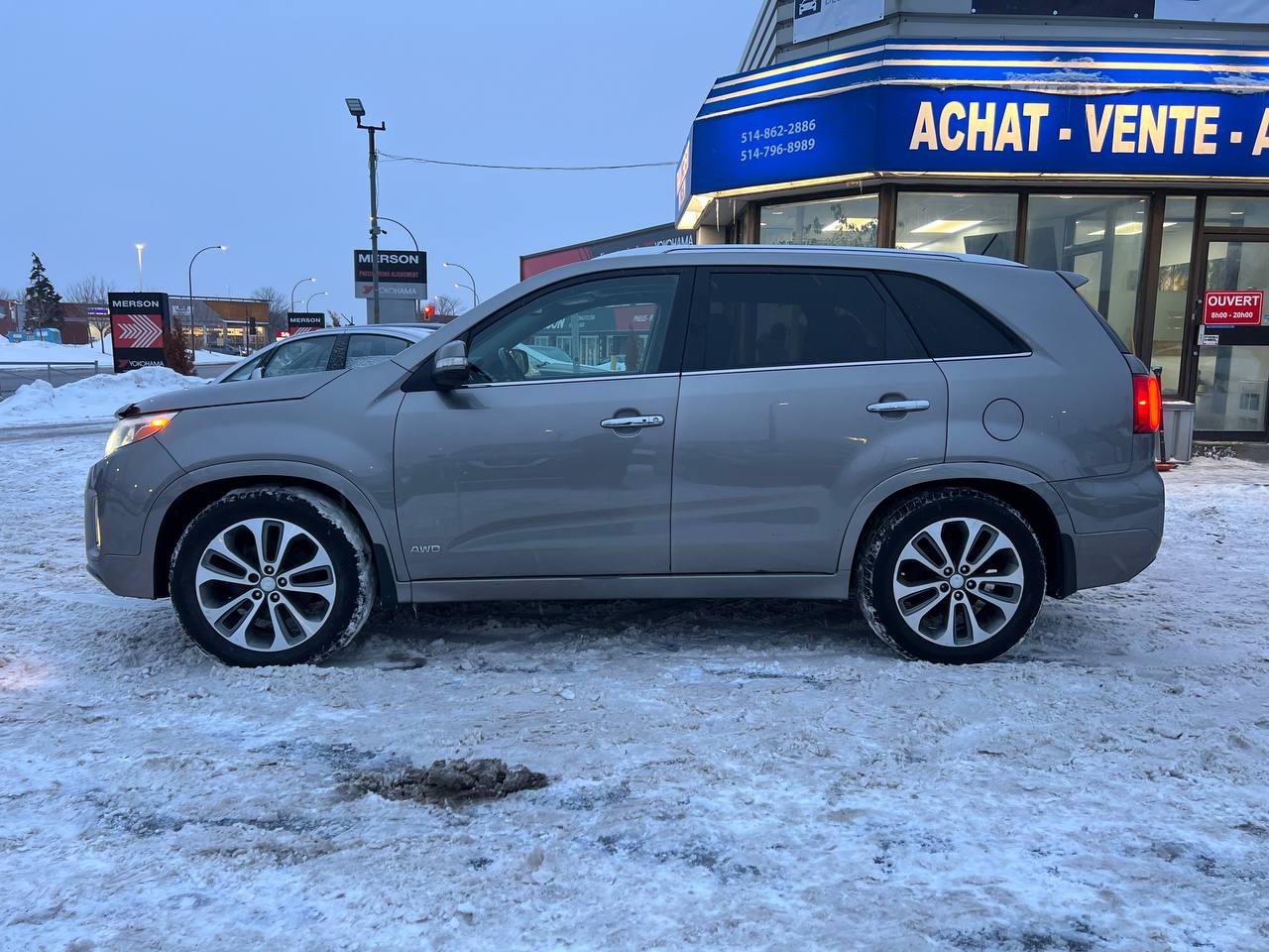 2014 Kia Sorento SX**JAMAIS ACCIDENTEE**AWD**TOIT OUVRANT PANAROMIQUE**CAMERA DE RECULE**NAVI**SIEGES EN CUIR**SIEGES CHAUFFANTS AVANT ET ARRIERE**SiÈge VentilÉ**VOLANT CHAUFFANT**Alerte d’angle mort** Main Image