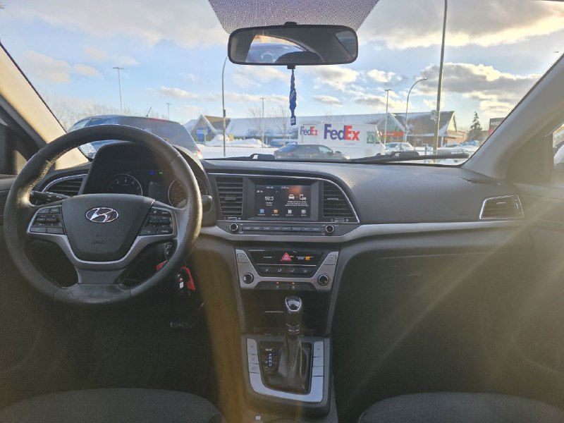 2018 Hyundai Elantra **GL**CAMERA DE RECUL**ANGLE MORT**SIEGES CHAUFFANTS**MAGS**Financement 1Ère, 2e et 3e chance !!! 100% ApprouvÉ !! Image principale