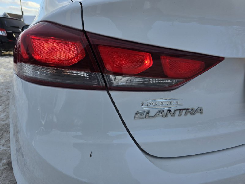 2018 Hyundai Elantra **GL**CAMERA DE RECUL**ANGLE MORT**SIEGES CHAUFFANTS**MAGS**Financement 1Ère, 2e et 3e chance !!! 100% ApprouvÉ !! Image principale