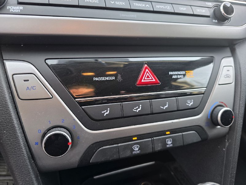 2018 Hyundai Elantra **GL**CAMERA DE RECUL**ANGLE MORT**SIEGES CHAUFFANTS**MAGS**Financement 1Ère, 2e et 3e chance !!! 100% ApprouvÉ !! Image principale