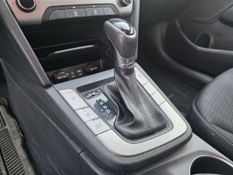 2018 Hyundai Elantra **GL**CAMERA DE RECUL**ANGLE MORT**SIEGES CHAUFFANTS**MAGS**Financement 1Ère, 2e et 3e chance !!! 100% ApprouvÉ !! Image principale