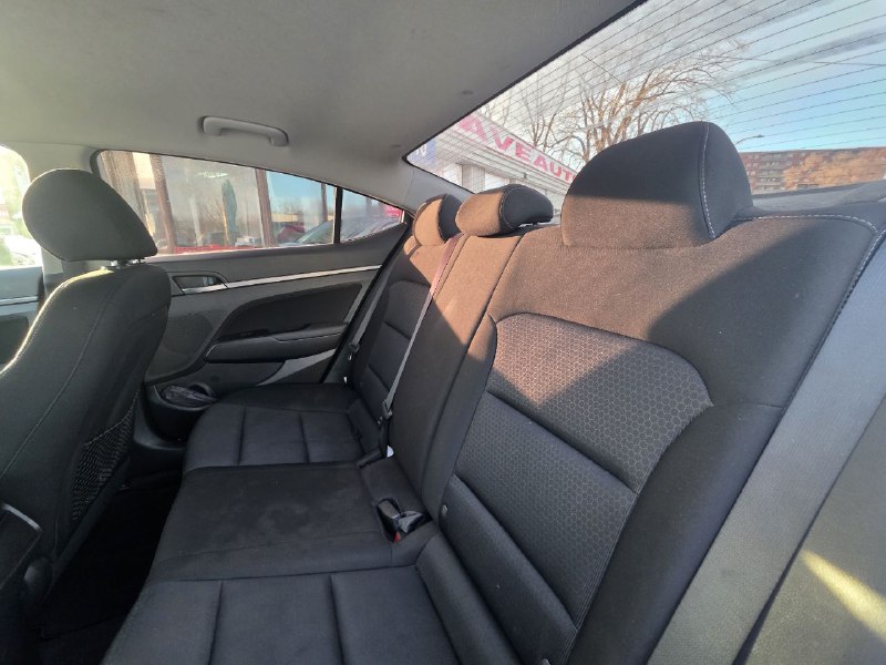 2018 Hyundai Elantra **GL**CAMERA DE RECUL**ANGLE MORT**SIEGES CHAUFFANTS**MAGS**Financement 1Ère, 2e et 3e chance !!! 100% ApprouvÉ !! Image principale