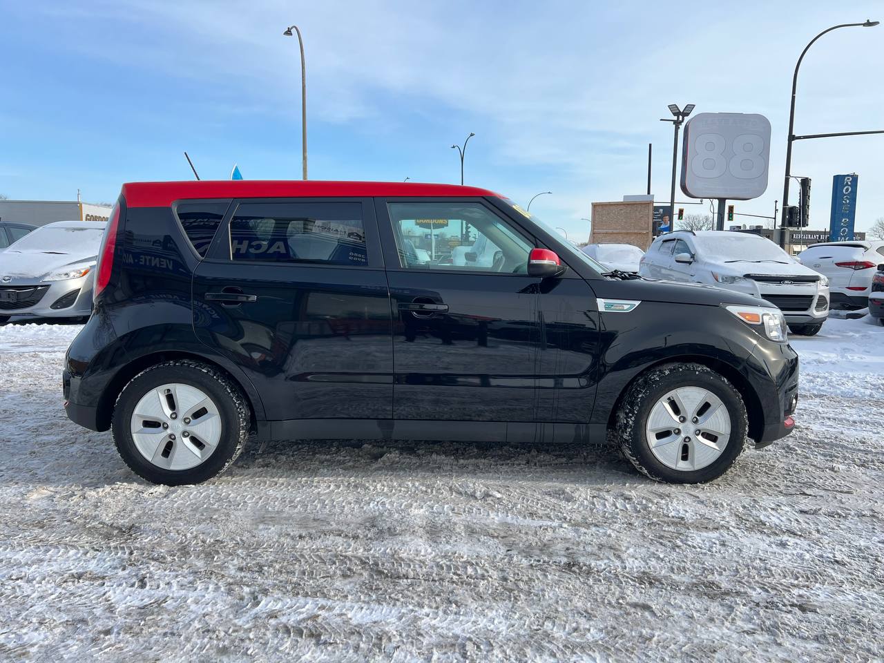 2016 Kia Soul EV Luxury**Jamais Accidentee**NAVIGATION**CUIR**SIEGES CHAUFFANTS AVANT ET ARRIERE**SIEGES FROIDS**VOLANT CHAUFFANT**MAGS** Main Image