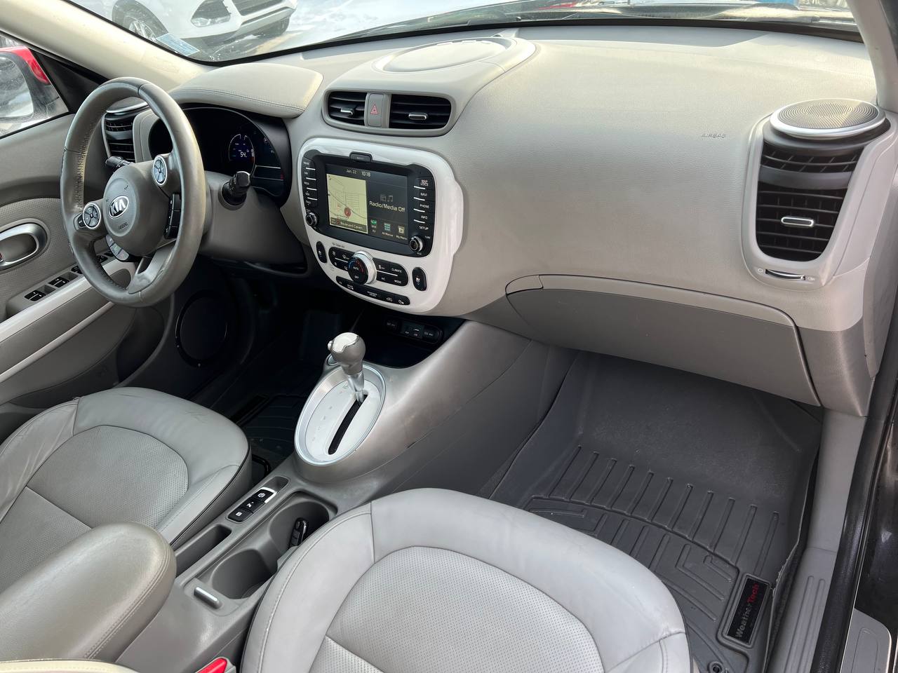 2016 Kia Soul EV Luxury**Jamais Accidentee**NAVIGATION**CUIR**SIEGES CHAUFFANTS AVANT ET ARRIERE**SIEGES FROIDS**VOLANT CHAUFFANT**MAGS** Main Image