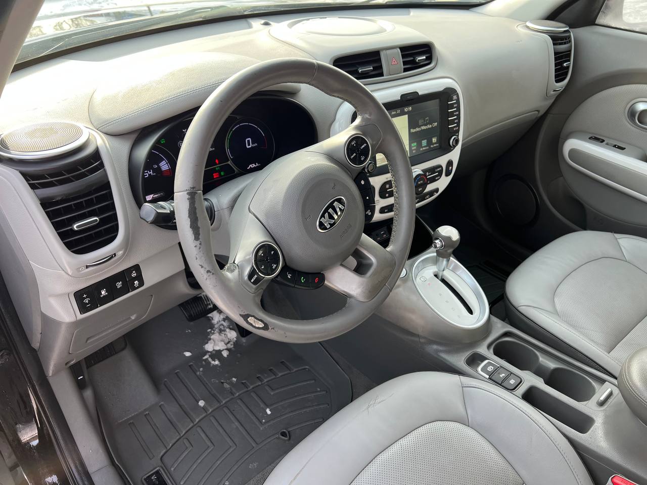 2016 Kia Soul EV Luxury**Jamais Accidentee**NAVIGATION**CUIR**SIEGES CHAUFFANTS AVANT ET ARRIERE**SIEGES FROIDS**VOLANT CHAUFFANT**MAGS** Main Image