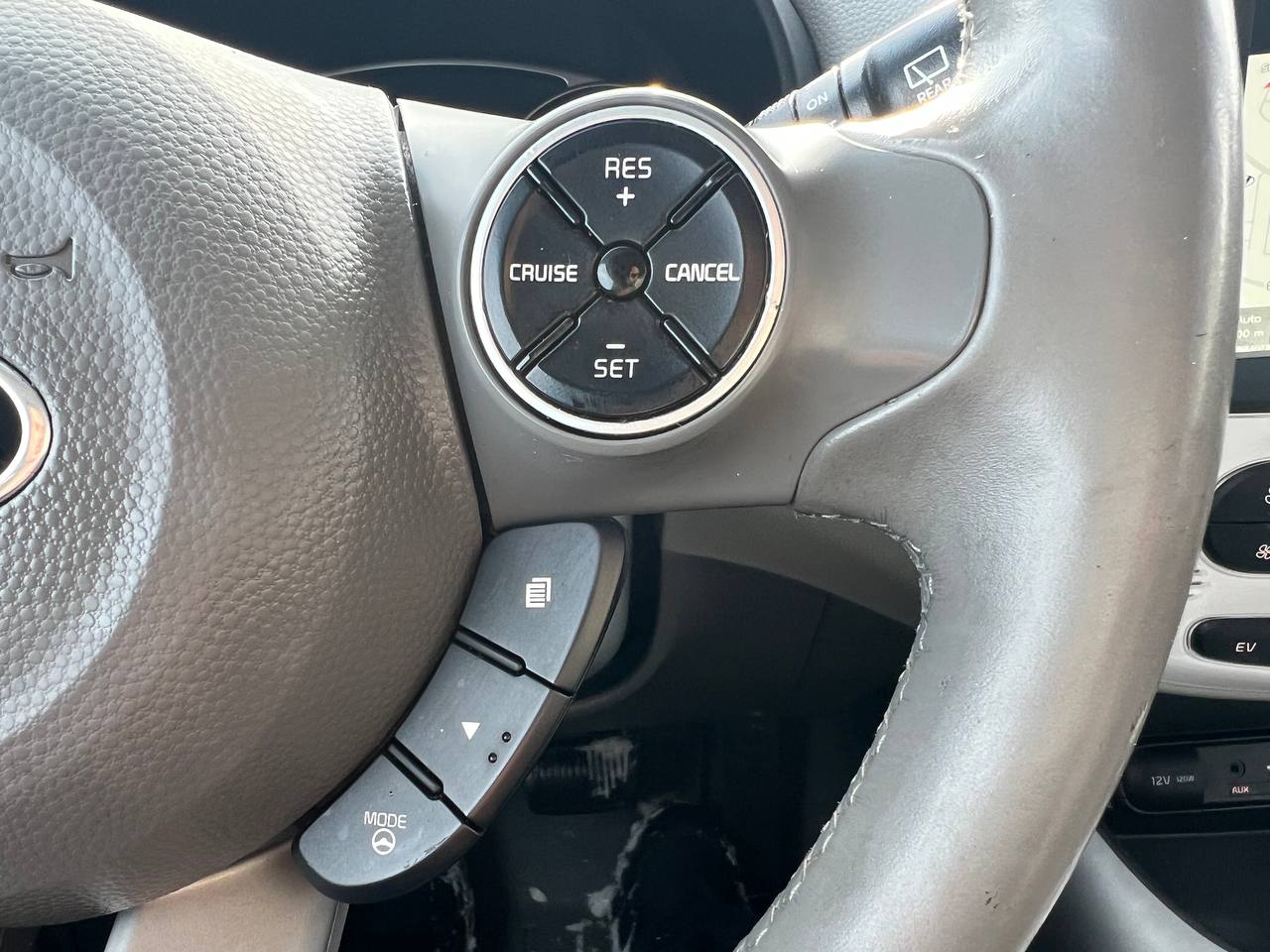 2016 Kia Soul EV Luxury**Jamais Accidentee**NAVIGATION**CUIR**SIEGES CHAUFFANTS AVANT ET ARRIERE**SIEGES FROIDS**VOLANT CHAUFFANT**MAGS** Main Image