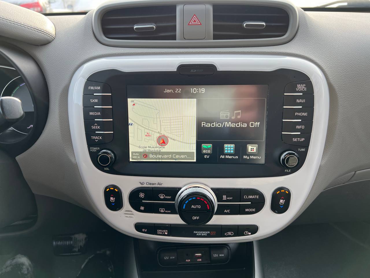 2016 Kia Soul EV Luxury**Jamais Accidentee**NAVIGATION**CUIR**SIEGES CHAUFFANTS AVANT ET ARRIERE**SIEGES FROIDS**VOLANT CHAUFFANT**MAGS** Main Image