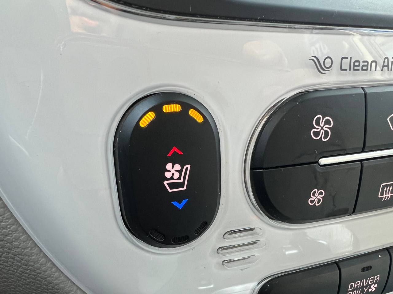 2016 Kia Soul EV Luxury**Jamais Accidentee**NAVIGATION**CUIR**SIEGES CHAUFFANTS AVANT ET ARRIERE**SIEGES FROIDS**VOLANT CHAUFFANT**MAGS** Main Image