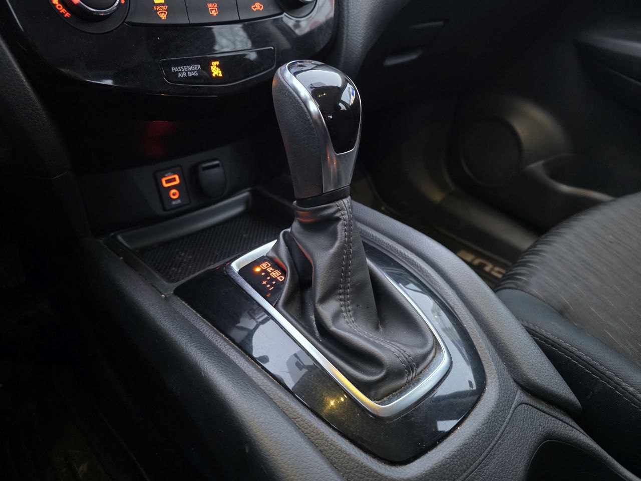 2017 Nissan Rogue S**AWD**CAMERA DE RECULE**SIEGES CHAUFFANTS** Image principale