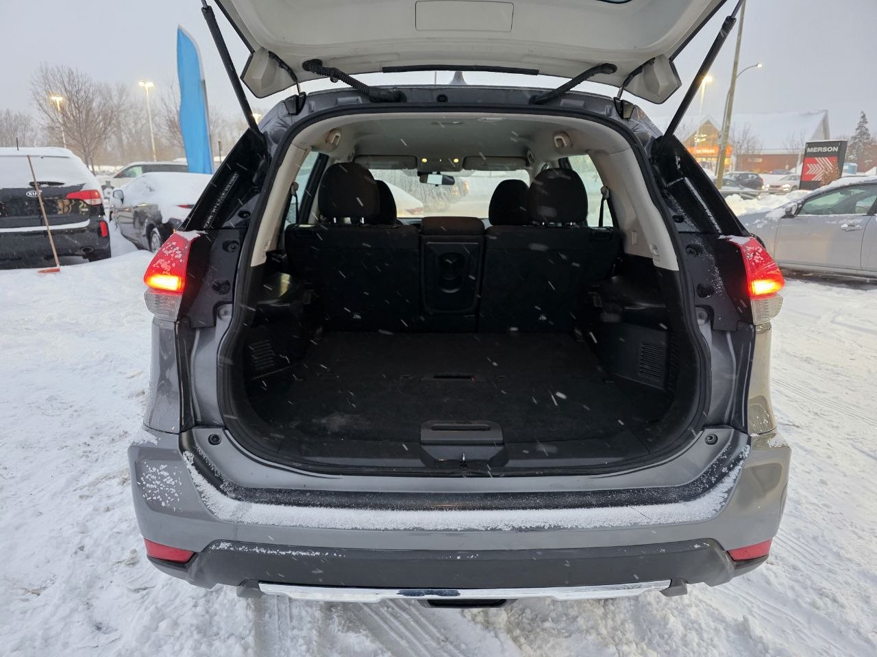 2017 Nissan Rogue S**AWD**CAMERA DE RECULE**SIEGES CHAUFFANTS** Image principale