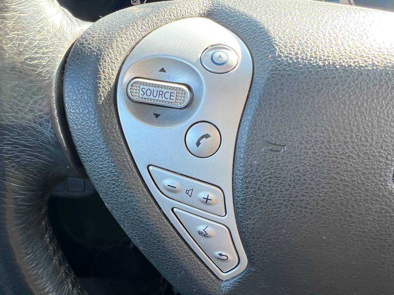 2014 Nissan LEAF SV**JAMAIS ACCIDENTEE**CAMERA DE RECUL**Navi**SIEGES CHAUFFANTS Avant et ArriÈre**Volant Chauffant**Mags**Un Proprietaire** Image principale