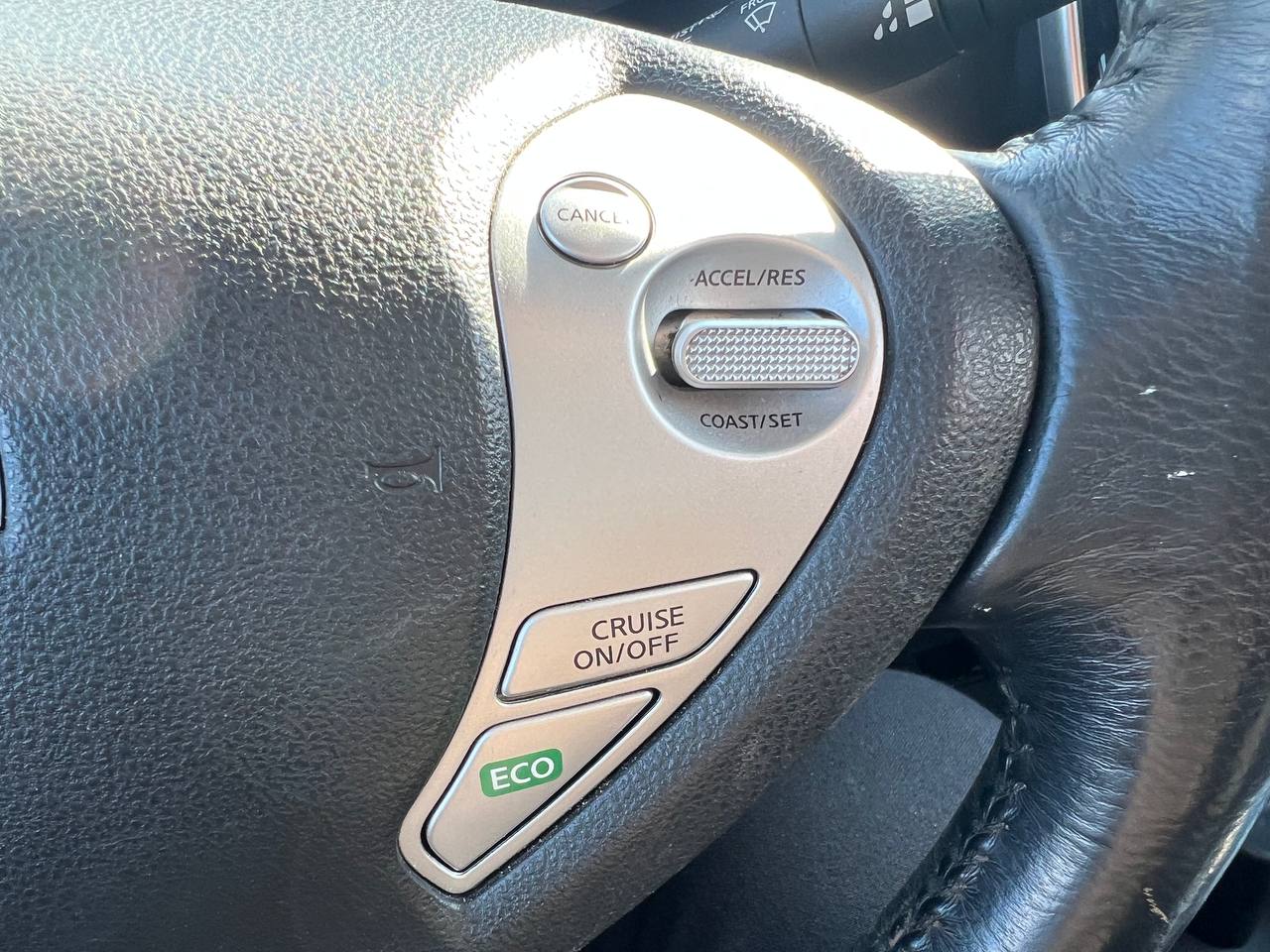 2014 Nissan LEAF SV**JAMAIS ACCIDENTEE**CAMERA DE RECUL**Navi**SIEGES CHAUFFANTS Avant et ArriÈre**Volant Chauffant**Mags**Un Proprietaire** Image principale