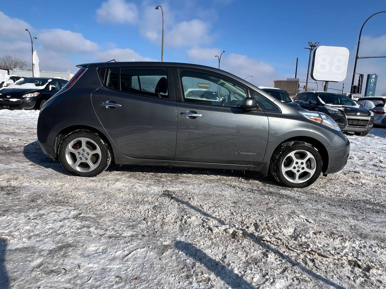 2014 Nissan LEAF SV**JAMAIS ACCIDENTEE**CAMERA DE RECUL**Navi**SIEGES CHAUFFANTS Avant et ArriÈre**Volant Chauffant**Mags**Un Proprietaire** Image principale