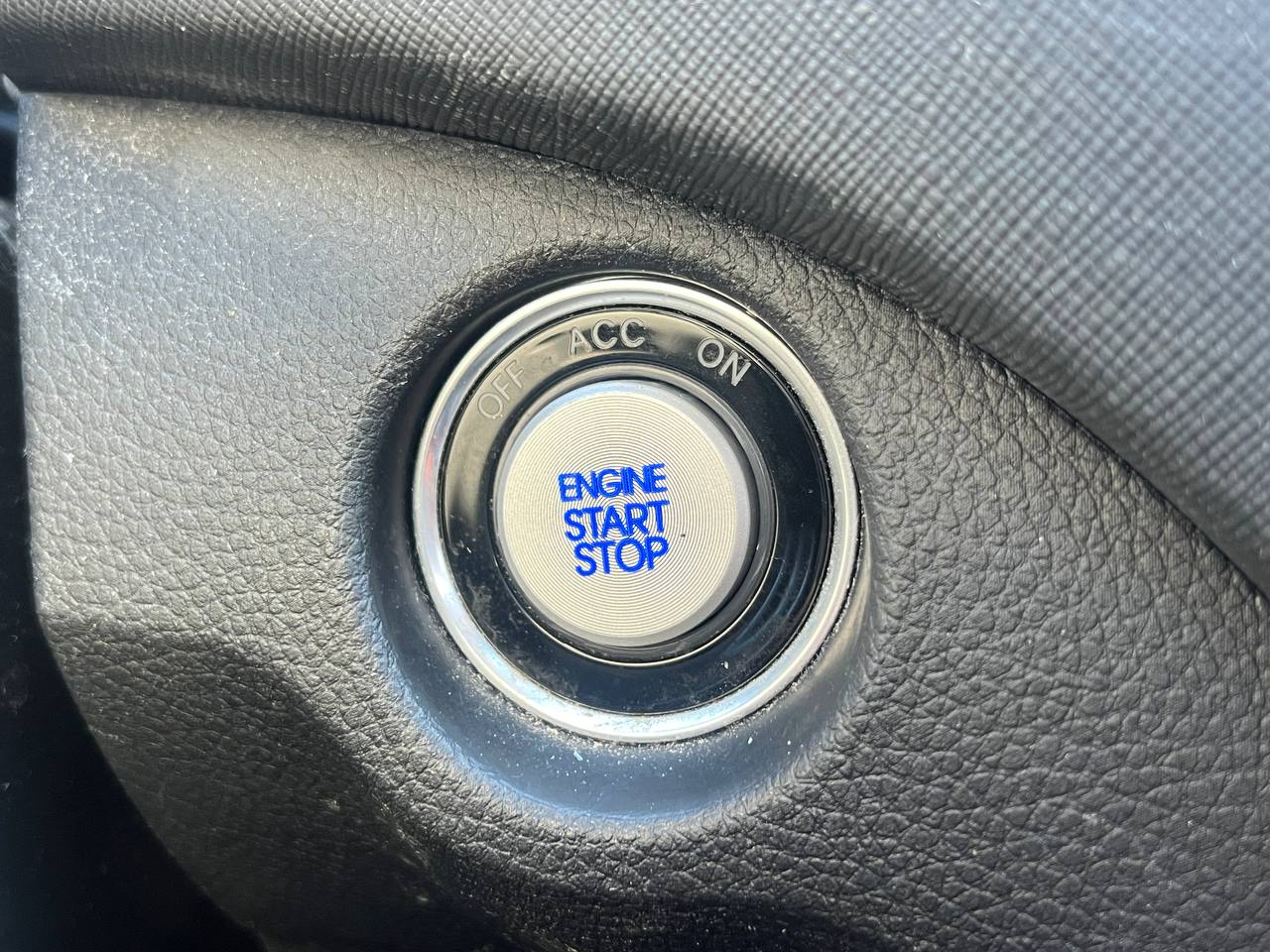 2017 Hyundai Santa Fe Sport Limited**AWD**TOIT OUVRANT PANORAMIQUE**SIEGE EN CUIR**CAMERA DE RECUL**SIEGES CHAUFFNATS AVANT ET ARRIERE**Siege Ventile**Volant Chauffant**Alerte d'angle Mort**MAGS** Image principale