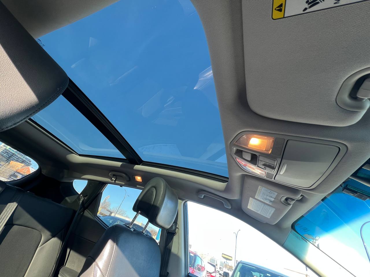 2017 Hyundai Santa Fe Sport Limited**AWD**TOIT OUVRANT PANORAMIQUE**SIEGE EN CUIR**CAMERA DE RECUL**SIEGES CHAUFFNATS AVANT ET ARRIERE**Siege Ventile**Volant Chauffant**Alerte d'angle Mort**MAGS** Image principale