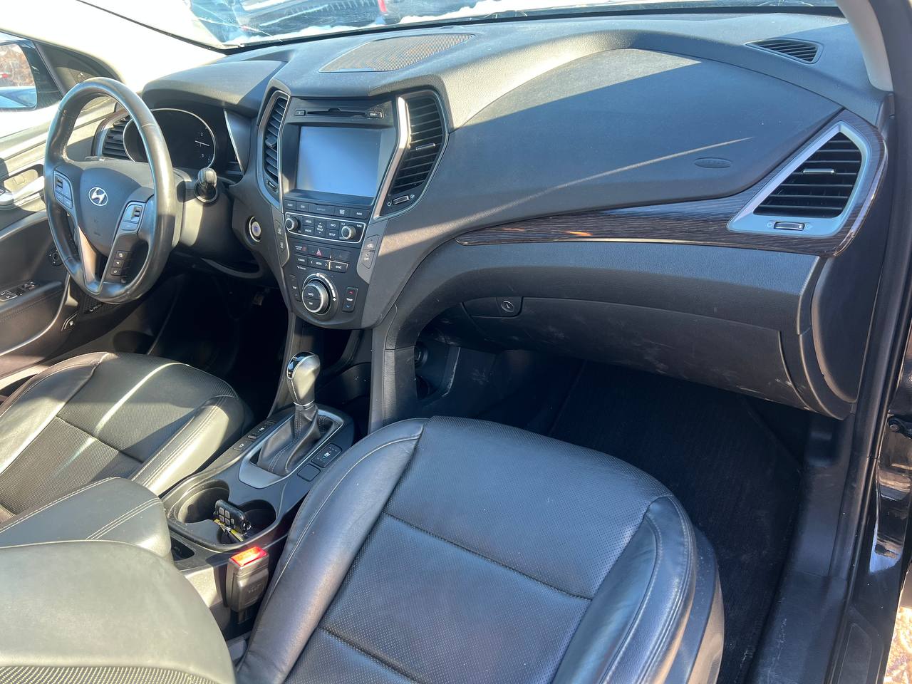 2017 Hyundai Santa Fe Sport Limited**AWD**TOIT OUVRANT PANORAMIQUE**SIEGE EN CUIR**CAMERA DE RECUL**SIEGES CHAUFFNATS AVANT ET ARRIERE**Siege Ventile**Volant Chauffant**Alerte d'angle Mort**MAGS** Image principale