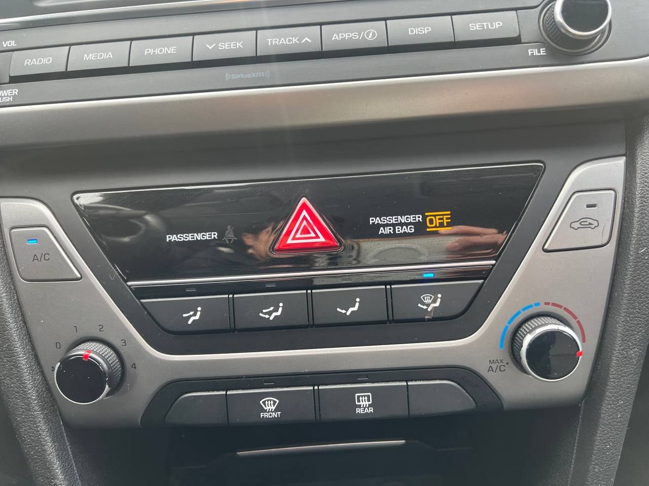 2017 Hyundai Elantra GL**CAR PLAY**CAMERA DE RECULE**SIEGES CHAUFFANTS**VOLANT CHAUFFANTS**ANGLE MORT**MAGS** Image principale