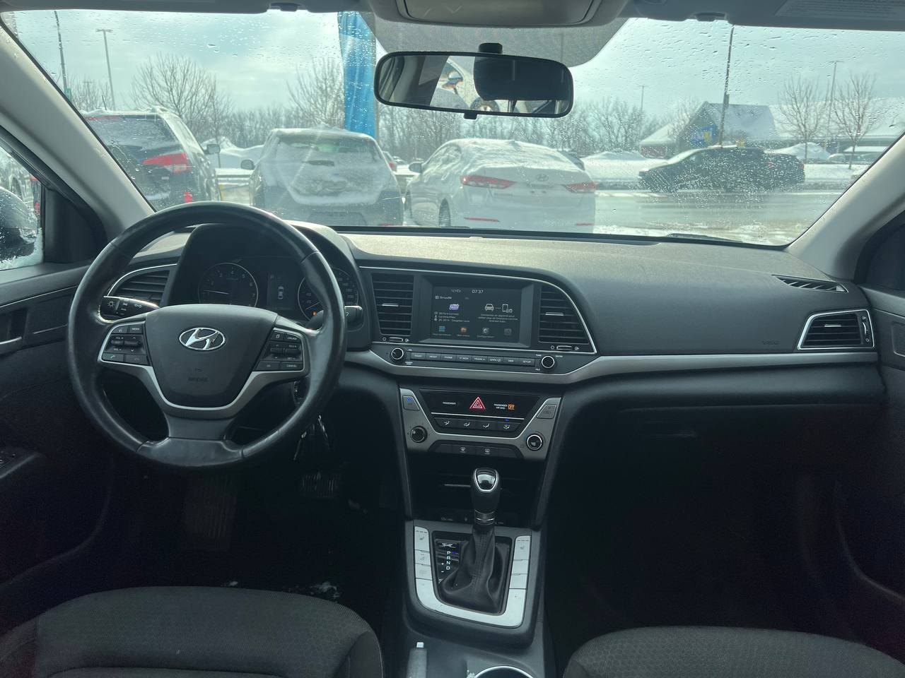 2017 Hyundai Elantra GL**CAR PLAY**CAMERA DE RECULE**SIEGES CHAUFFANTS**VOLANT CHAUFFANTS**ANGLE MORT**MAGS** Image principale