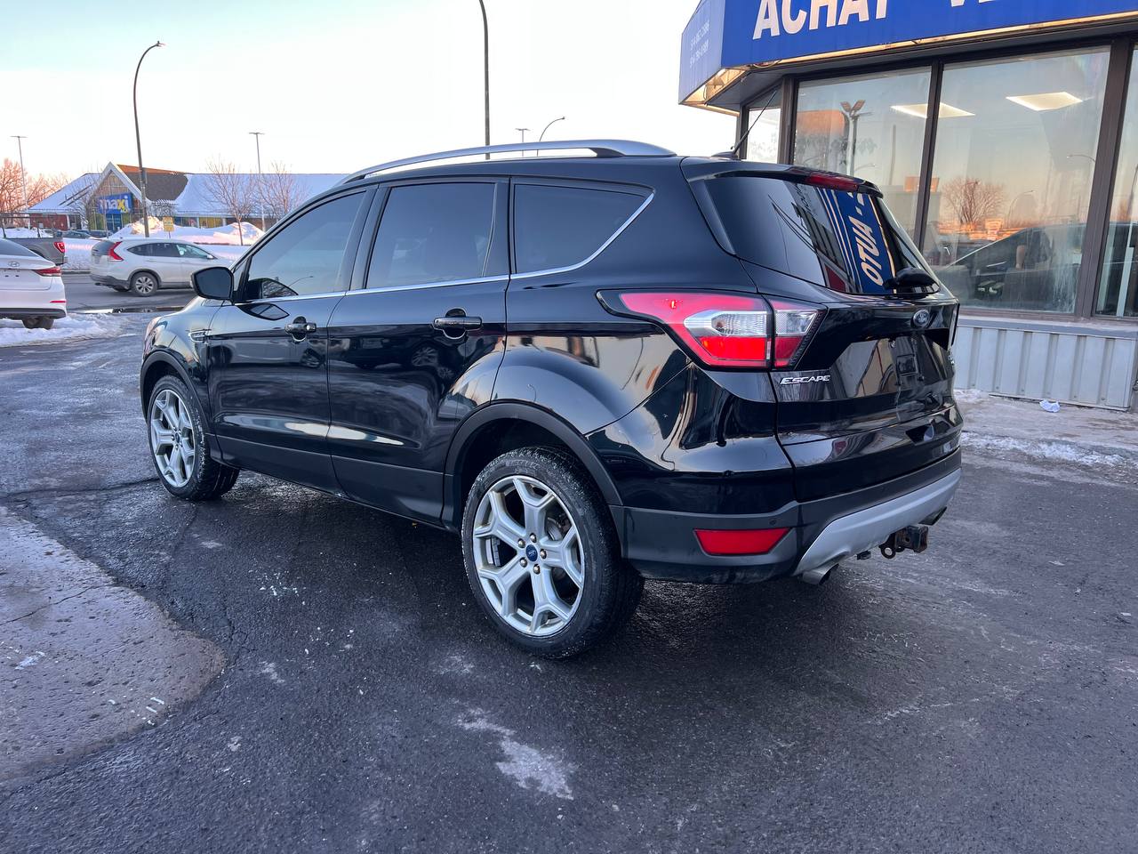 2017 Ford Escape Titanium**AWD**JAMAIS ACCIDENTEE**SAAQ CERTIFIEE**Toit Ouvrant Panoramique**ANGLE MORT**CamÉra de Recul**SIEGES EN CUIR**Navigation**SIEGES CHAUFFANTS**VOLANT CHAUFFANT**dÉmarrage À distance**MAGS** Image principale