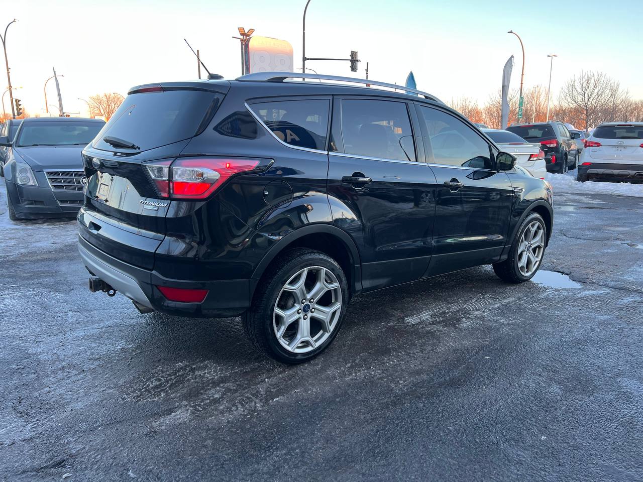 2017 Ford Escape Titanium**AWD**JAMAIS ACCIDENTEE**SAAQ CERTIFIEE**Toit Ouvrant Panoramique**ANGLE MORT**CamÉra de Recul**SIEGES EN CUIR**Navigation**SIEGES CHAUFFANTS**VOLANT CHAUFFANT**dÉmarrage À distance**MAGS** Image principale