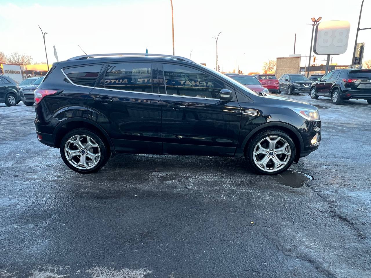 2017 Ford Escape Titanium**AWD**JAMAIS ACCIDENTEE**SAAQ CERTIFIEE**Toit Ouvrant Panoramique**ANGLE MORT**CamÉra de Recul**SIEGES EN CUIR**Navigation**SIEGES CHAUFFANTS**VOLANT CHAUFFANT**dÉmarrage À distance**MAGS** Image principale