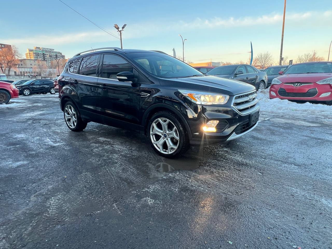2017 Ford Escape Titanium**AWD**JAMAIS ACCIDENTEE**SAAQ CERTIFIEE**Toit Ouvrant Panoramique**ANGLE MORT**CamÉra de Recul**SIEGES EN CUIR**Navigation**SIEGES CHAUFFANTS**VOLANT CHAUFFANT**dÉmarrage À distance**MAGS** Image principale