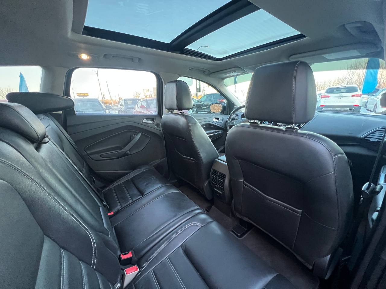 2017 Ford Escape Titanium**AWD**JAMAIS ACCIDENTEE**SAAQ CERTIFIEE**Toit Ouvrant Panoramique**ANGLE MORT**CamÉra de Recul**SIEGES EN CUIR**Navigation**SIEGES CHAUFFANTS**VOLANT CHAUFFANT**dÉmarrage À distance**MAGS** Image principale