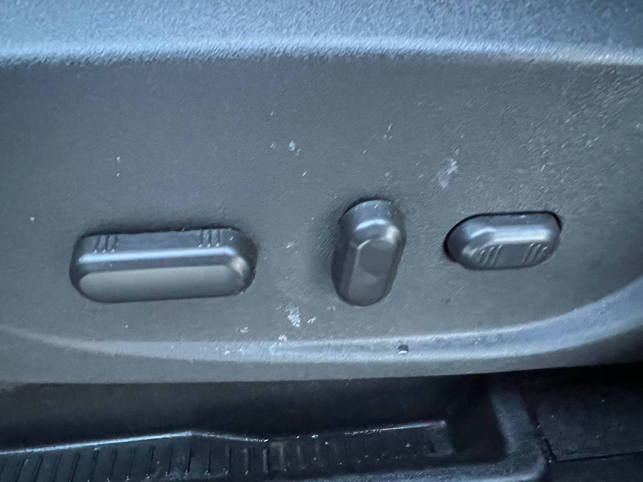 2017 Ford Escape Titanium**AWD**JAMAIS ACCIDENTEE**SAAQ CERTIFIEE**Toit Ouvrant Panoramique**ANGLE MORT**CamÉra de Recul**SIEGES EN CUIR**Navigation**SIEGES CHAUFFANTS**VOLANT CHAUFFANT**dÉmarrage À distance**MAGS** Image principale