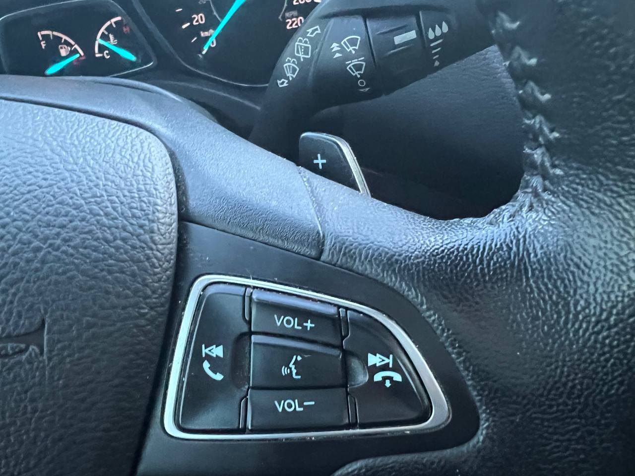 2017 Ford Escape Titanium**AWD**JAMAIS ACCIDENTEE**SAAQ CERTIFIEE**Toit Ouvrant Panoramique**ANGLE MORT**CamÉra de Recul**SIEGES EN CUIR**Navigation**SIEGES CHAUFFANTS**VOLANT CHAUFFANT**dÉmarrage À distance**MAGS** Image principale