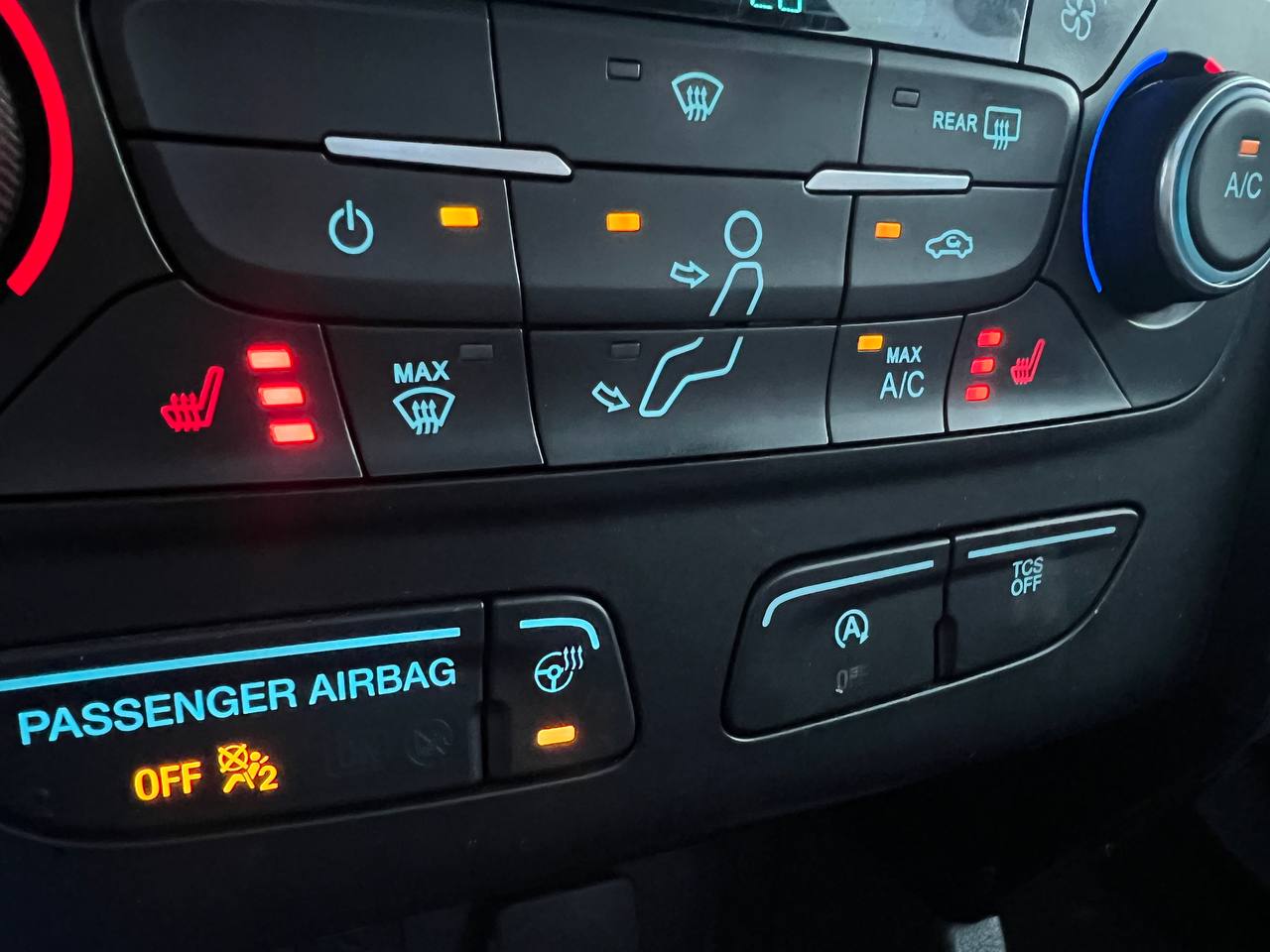 2017 Ford Escape Titanium**AWD**JAMAIS ACCIDENTEE**SAAQ CERTIFIEE**Toit Ouvrant Panoramique**ANGLE MORT**CamÉra de Recul**SIEGES EN CUIR**Navigation**SIEGES CHAUFFANTS**VOLANT CHAUFFANT**dÉmarrage À distance**MAGS** Image principale