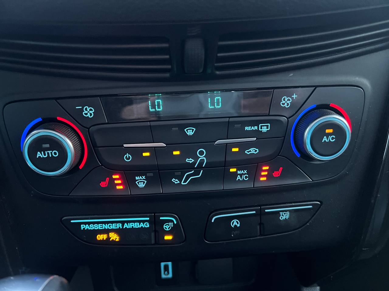 2017 Ford Escape Titanium**AWD**JAMAIS ACCIDENTEE**SAAQ CERTIFIEE**Toit Ouvrant Panoramique**ANGLE MORT**CamÉra de Recul**SIEGES EN CUIR**Navigation**SIEGES CHAUFFANTS**VOLANT CHAUFFANT**dÉmarrage À distance**MAGS** Image principale