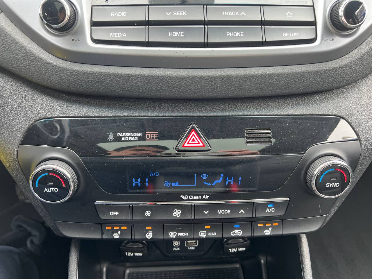 2018 Hyundai Tucson SE**SAAQ CERTIFIEE**CAR PLAY**Toit Ouvrant Panoramique**ANGLE MORT**CamÉra de Recul**SIEGES EN CUIR**SIÈGES CHAUFFANTS AVANT et ARRIERE**VOLANT CHAUFFANT**MAGS** Image principale