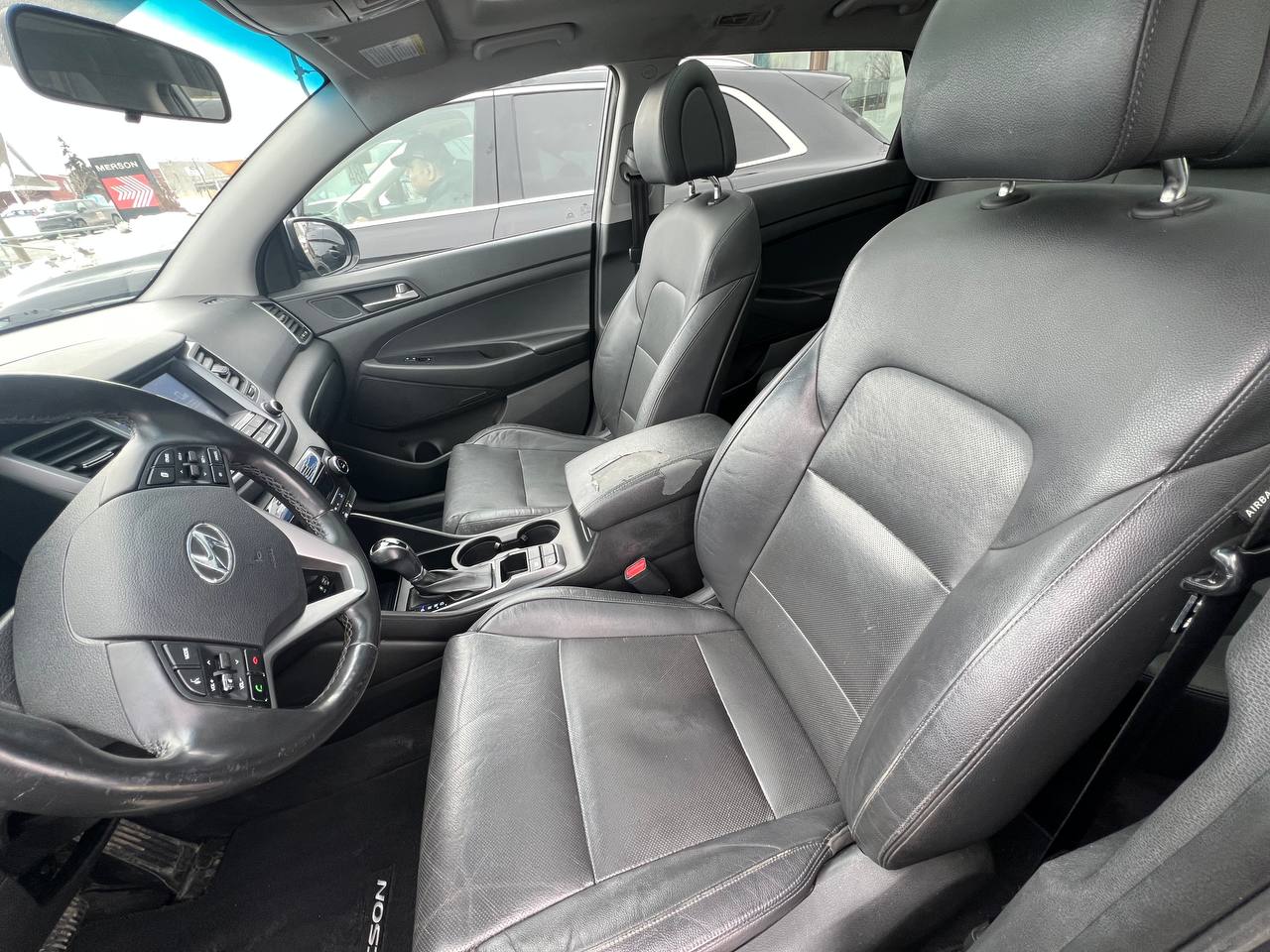 2018 Hyundai Tucson SE**SAAQ CERTIFIEE**CAR PLAY**Toit Ouvrant Panoramique**ANGLE MORT**CamÉra de Recul**SIEGES EN CUIR**SIÈGES CHAUFFANTS AVANT et ARRIERE**VOLANT CHAUFFANT**MAGS** Image principale